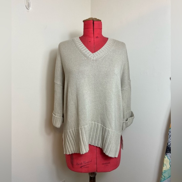 NWT LOFT Sweater (XS) - Picture 2 of 6